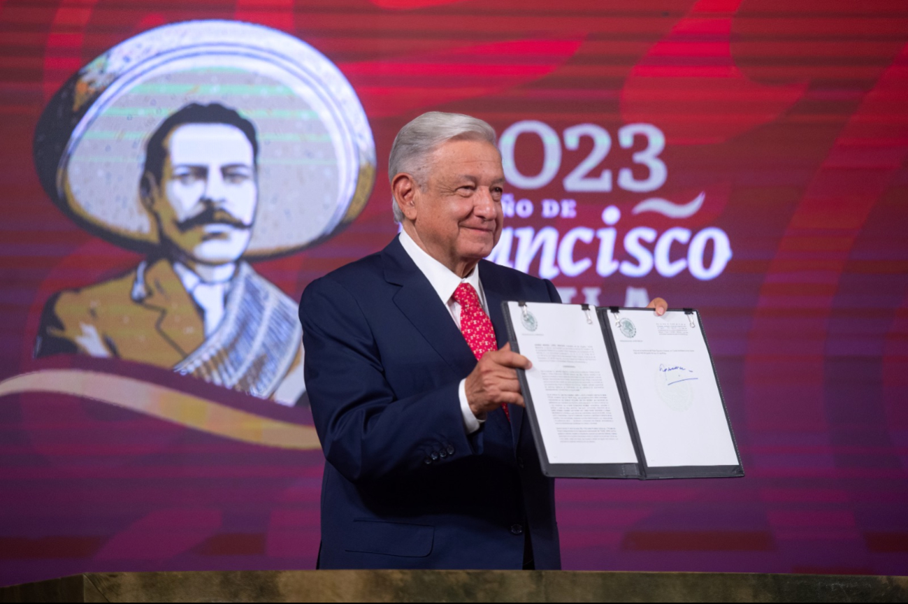 AMLO festeja próxima construcción del tren rápido México-SLP-Nuevo Laredo
