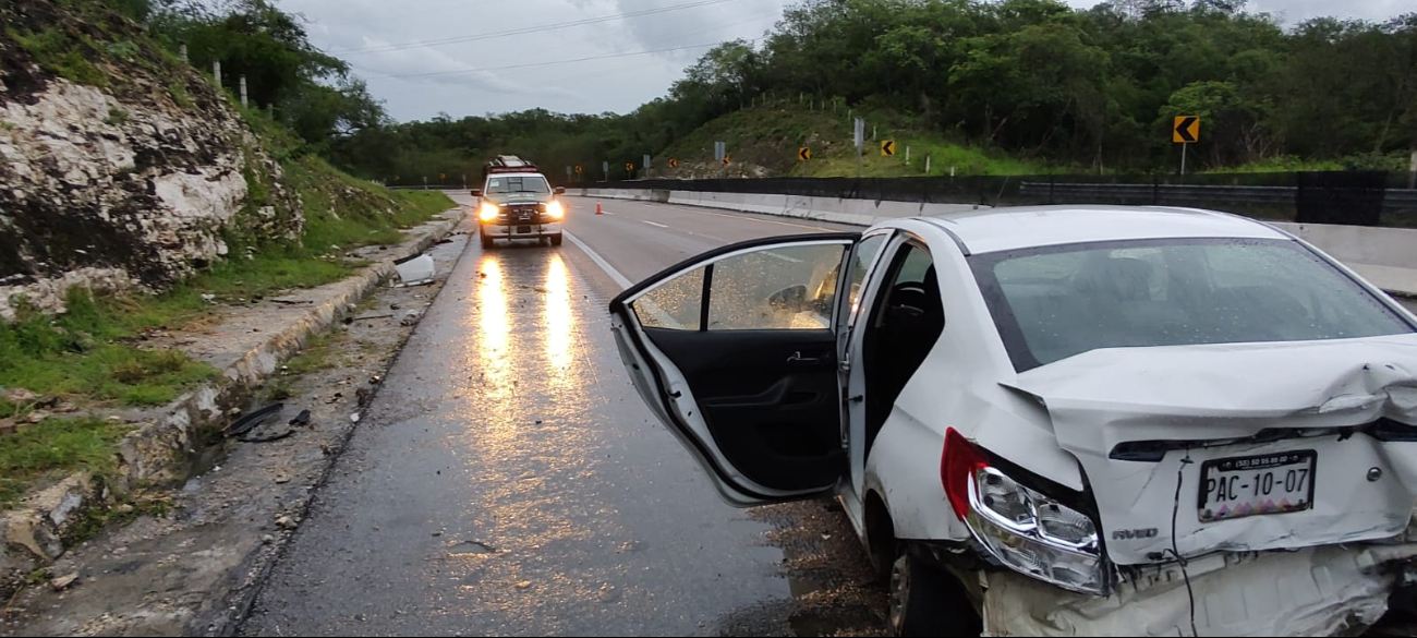 Se registra accidente vial en 'la curva del diablo' tras fuertes lluvias en Campeche