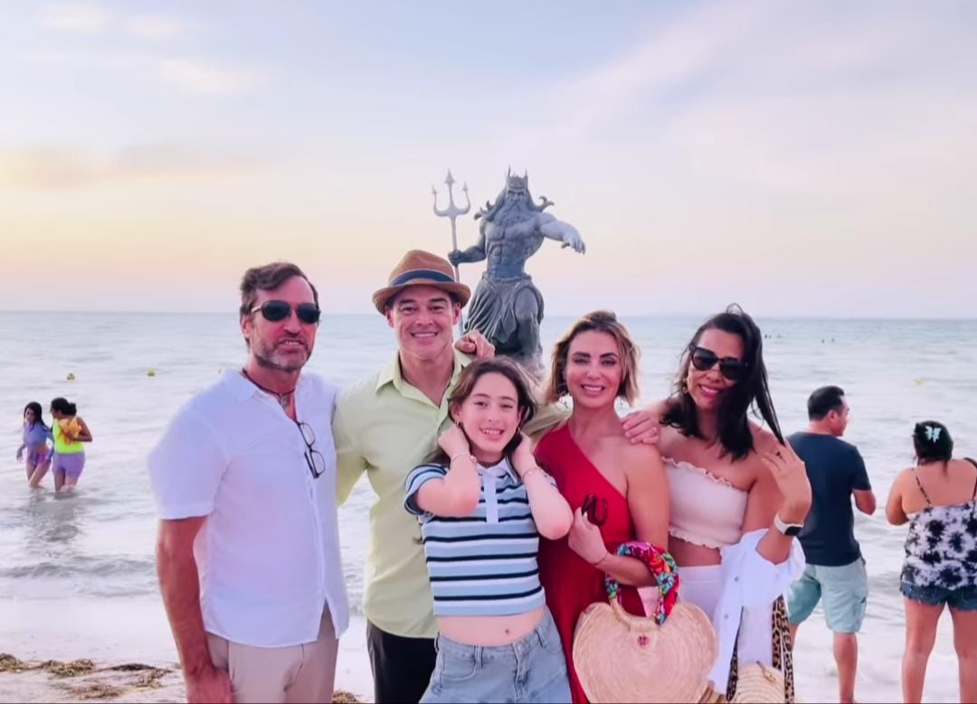 Fanáticos avistan a la conductora de televisión Carmen Muñoz y a Juan Esparza, galán de telenovelas Fanáticos avistan a la conductora de televisión Carmen Muñoz y a Juan Esparza, galán de telenovelas