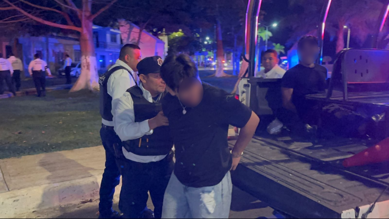 Jóvenes protagonizan una pelea campal en una zona de bares de Campeche