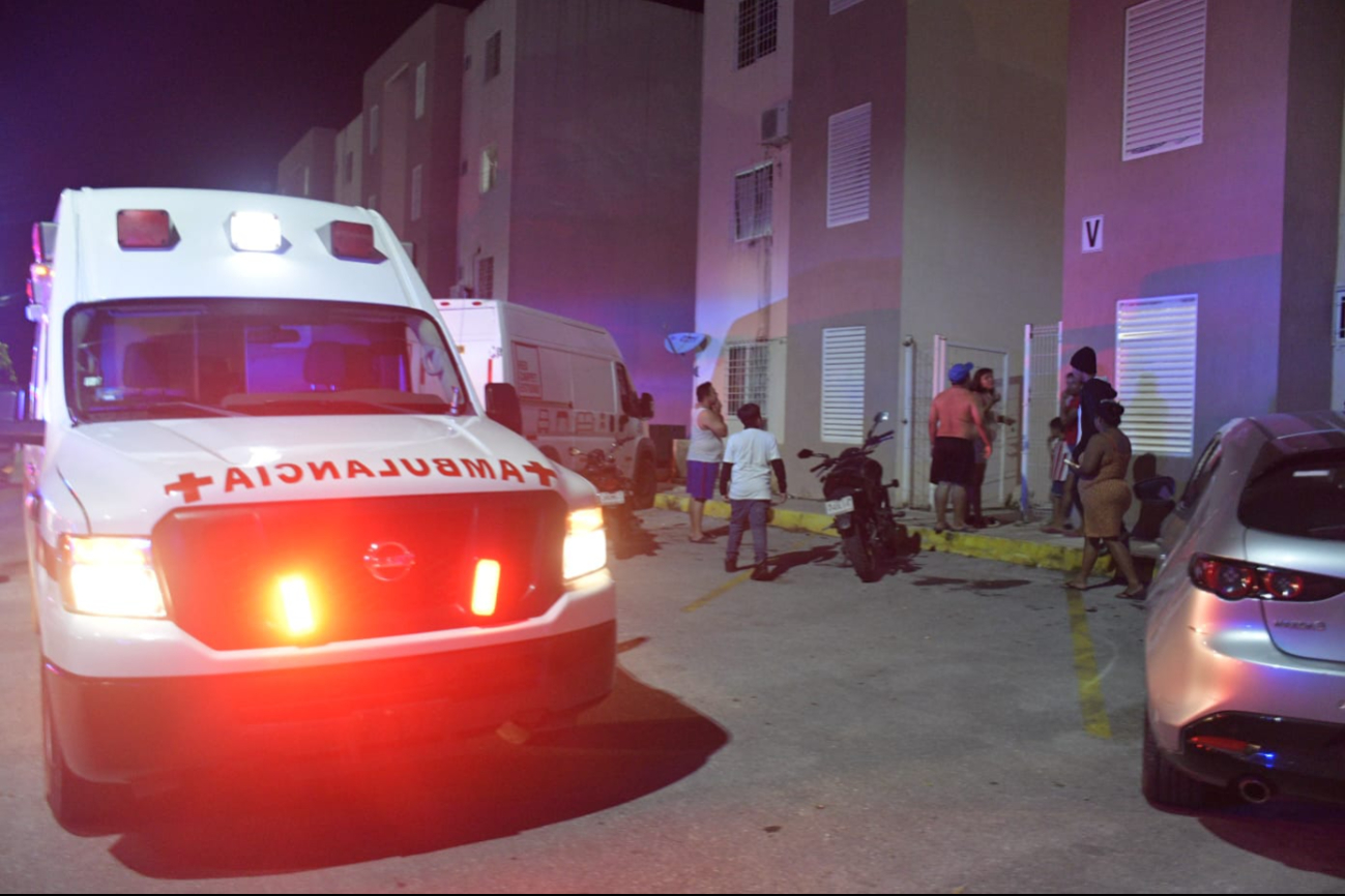 Paramédicos llegaron al auxilio de la víctima Paramédicos llegaron al auxilio de la víctima