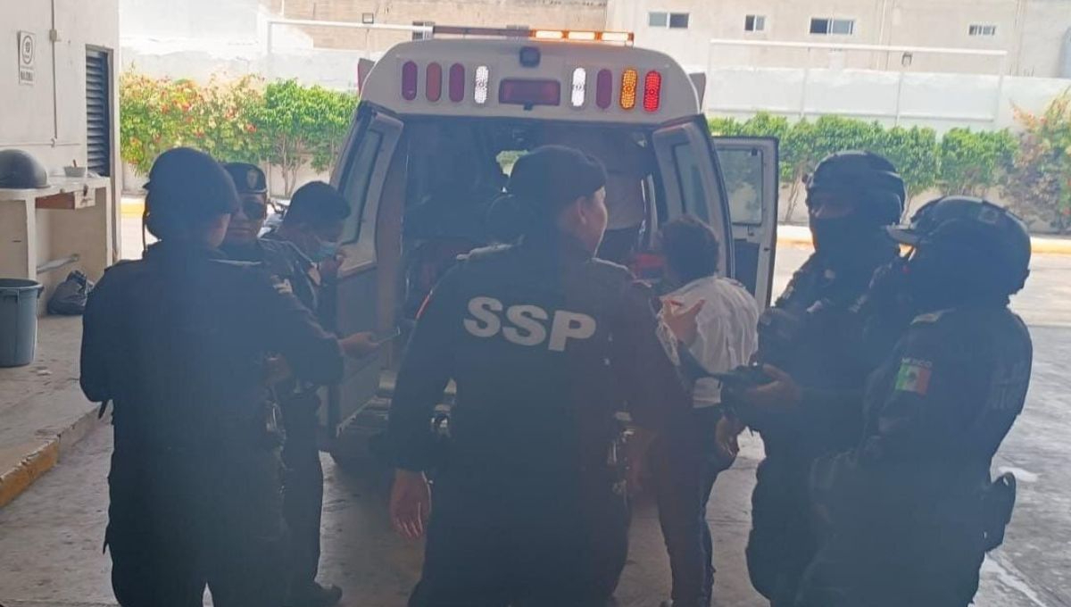 Abuelito  vomita sangre en la terminal de autobuses de Progreso