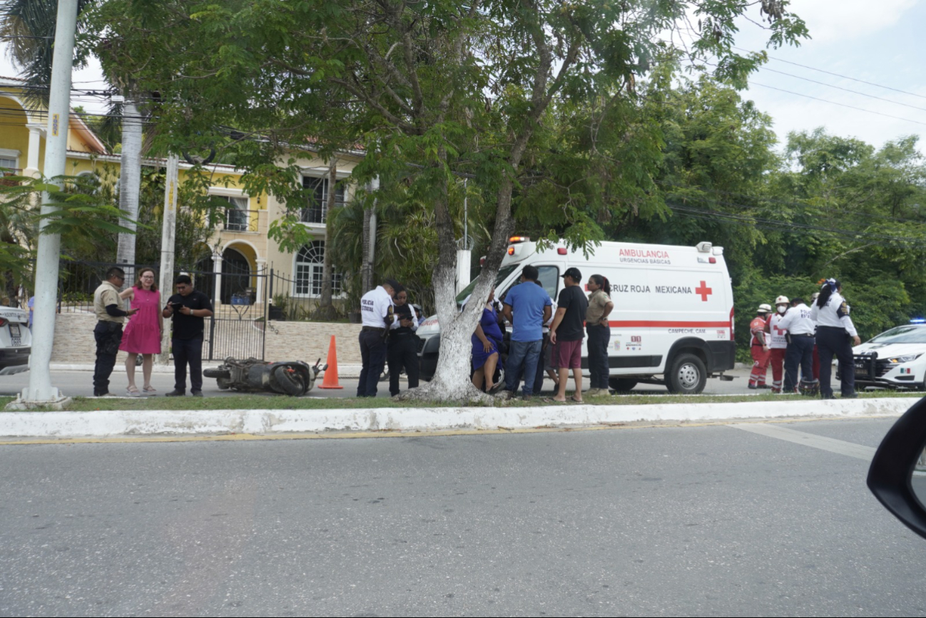 Choque en la Avenida Resurgimiento, Campeche, deja dos heridos, incluido un menor