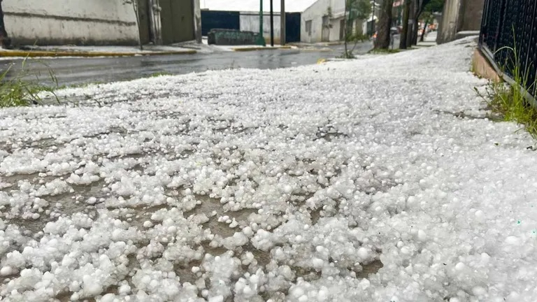 Emiten doble alerta en la CDMX ante pronóstico de lluvias y caída de granizo