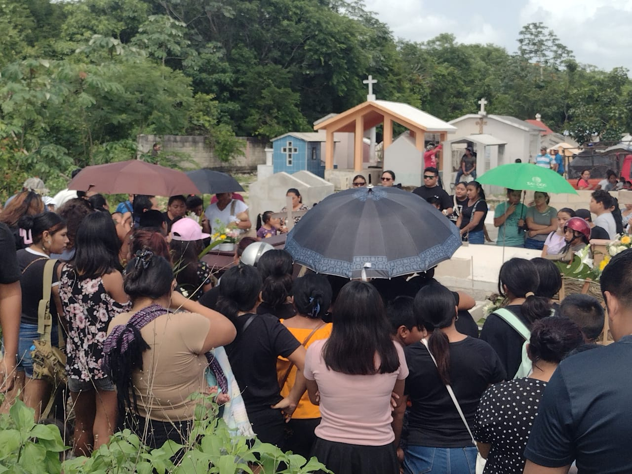 Dan el último adiós a Joselyn, joven que murió por cáncer en Felipe Carrillo Puerto