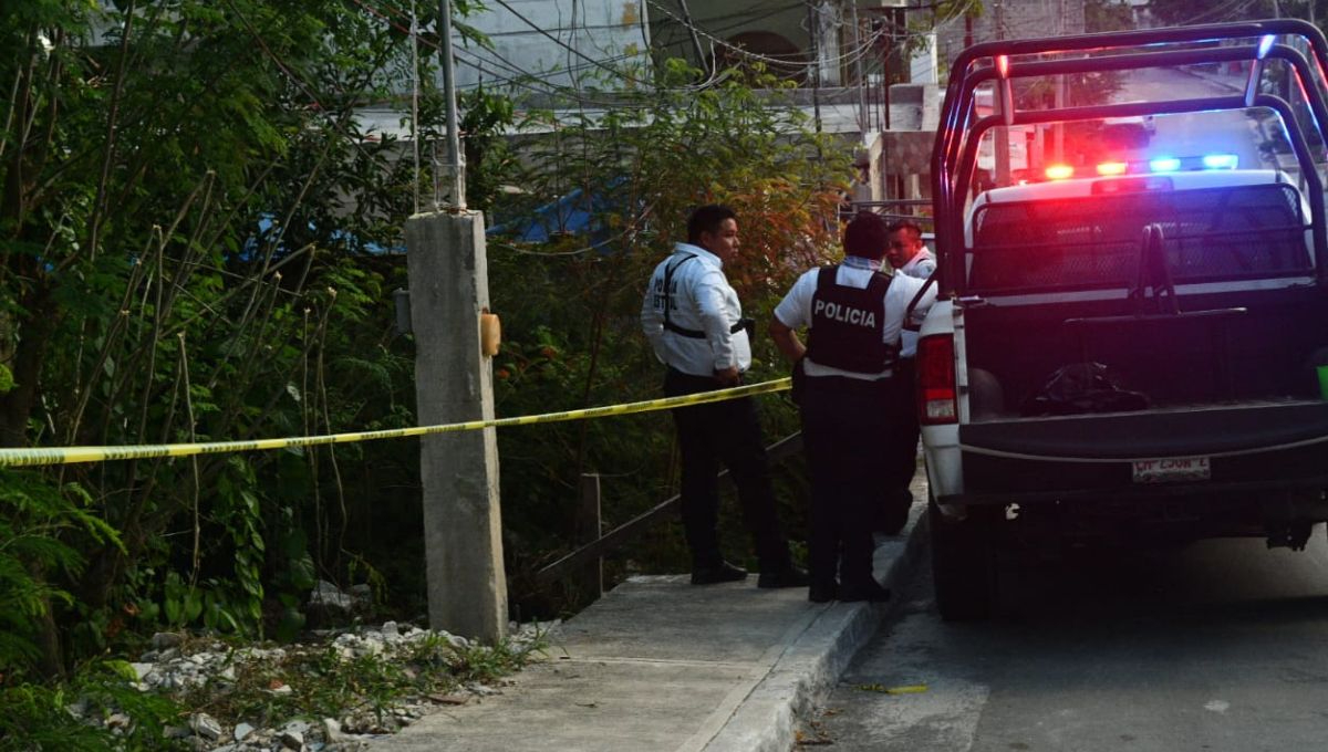 Agentes policiacos custodian el sitio en Campeche Agentes policiacos custodian el sitio en Campeche