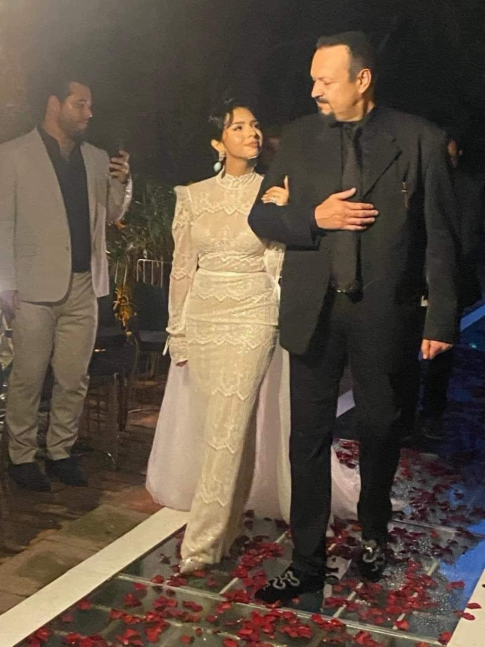 Ángela y Pepe Aguilar en la supuesta boda Ángela y Pepe Aguilar en la supuesta boda