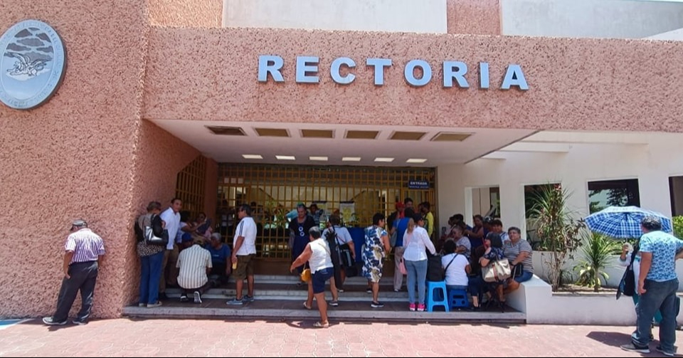 El delegado de las comunidades indígenas y marginadas, Froilán Palestino Cruz, acentúa que el Gobierno del Estado ha salvado a Sandra Martha Laffón. El delegado de las comunidades indígenas y marginadas, Froilán Palestino Cruz, acentúa que el Gobierno del Estado ha salvado a Sandra Martha Laffón.