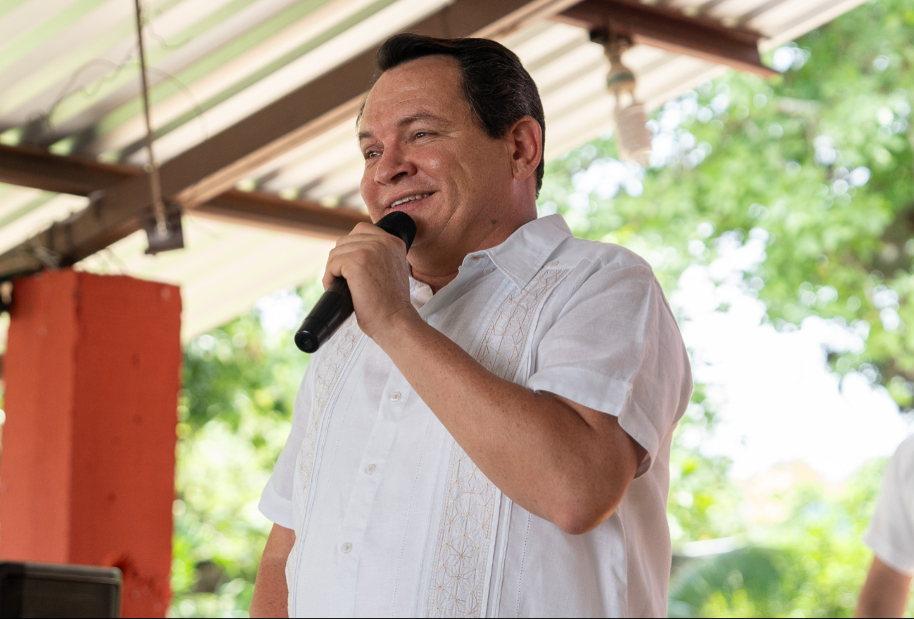 El Gobernador electo afirmó que trabajará de tiempo completo al servicio de los yucatecos a partir del 1 de octubre El Gobernador electo afirmó que trabajará de tiempo completo al servicio de los yucatecos a partir del 1 de octubre