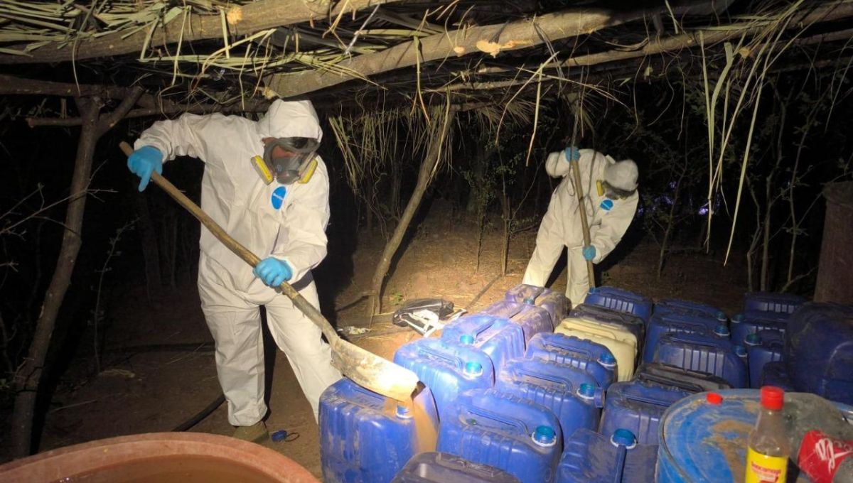 Elementos de la Marina destruyendo un laboratorio clandestino de drogas sintéticas Elementos de la Marina destruyendo un laboratorio clandestino de drogas sintéticas