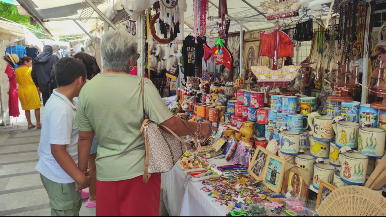En el caso de Miriam Rangel, que trabaja con conchas y caracoles, sus productos “volaron” y está haciendo más, declaró. En el caso de Miriam Rangel, que trabaja con conchas y caracoles, sus productos “volaron” y está haciendo más, declaró.