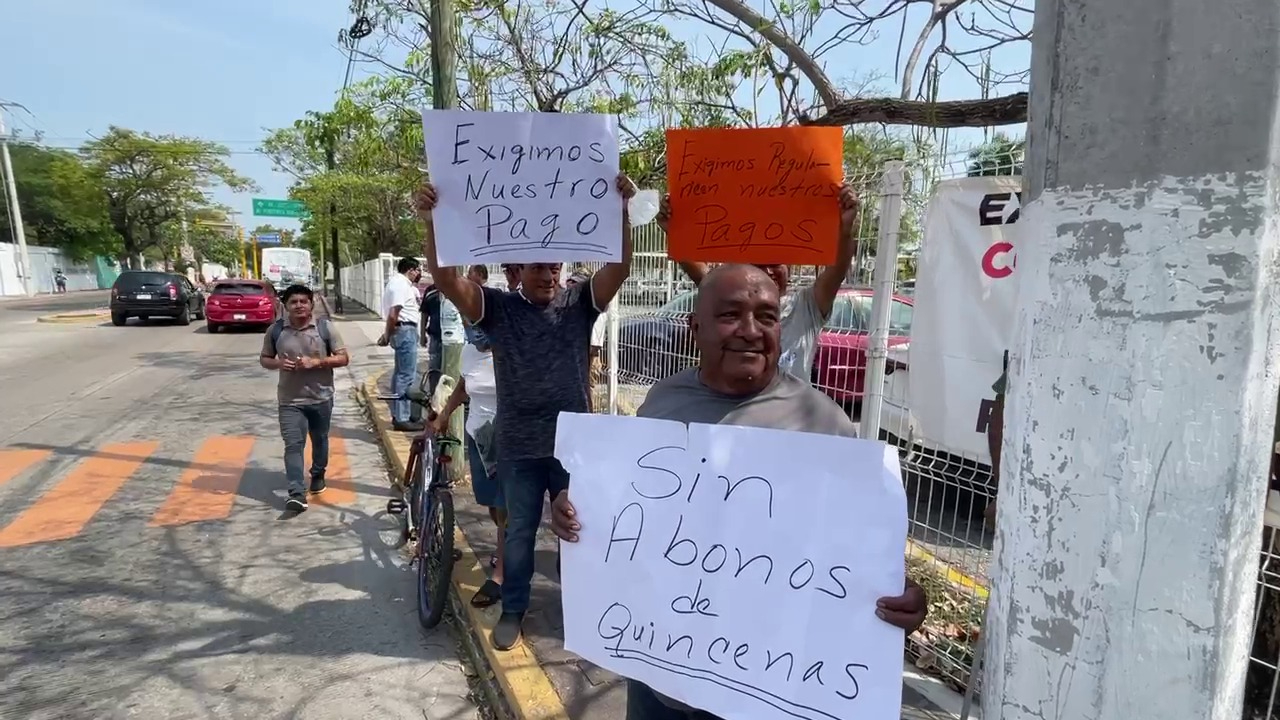 La rectora de la Unacar, Sandra Martha Laffón Leal, y sus funcionarios disfrutan de vacaciones pagadas mientras los jubilados no reciben pago de más de nueve quincenas. La rectora de la Unacar, Sandra Martha Laffón Leal, y sus funcionarios disfrutan de vacaciones pagadas mientras los jubilados no reciben pago de más de nueve quincenas.