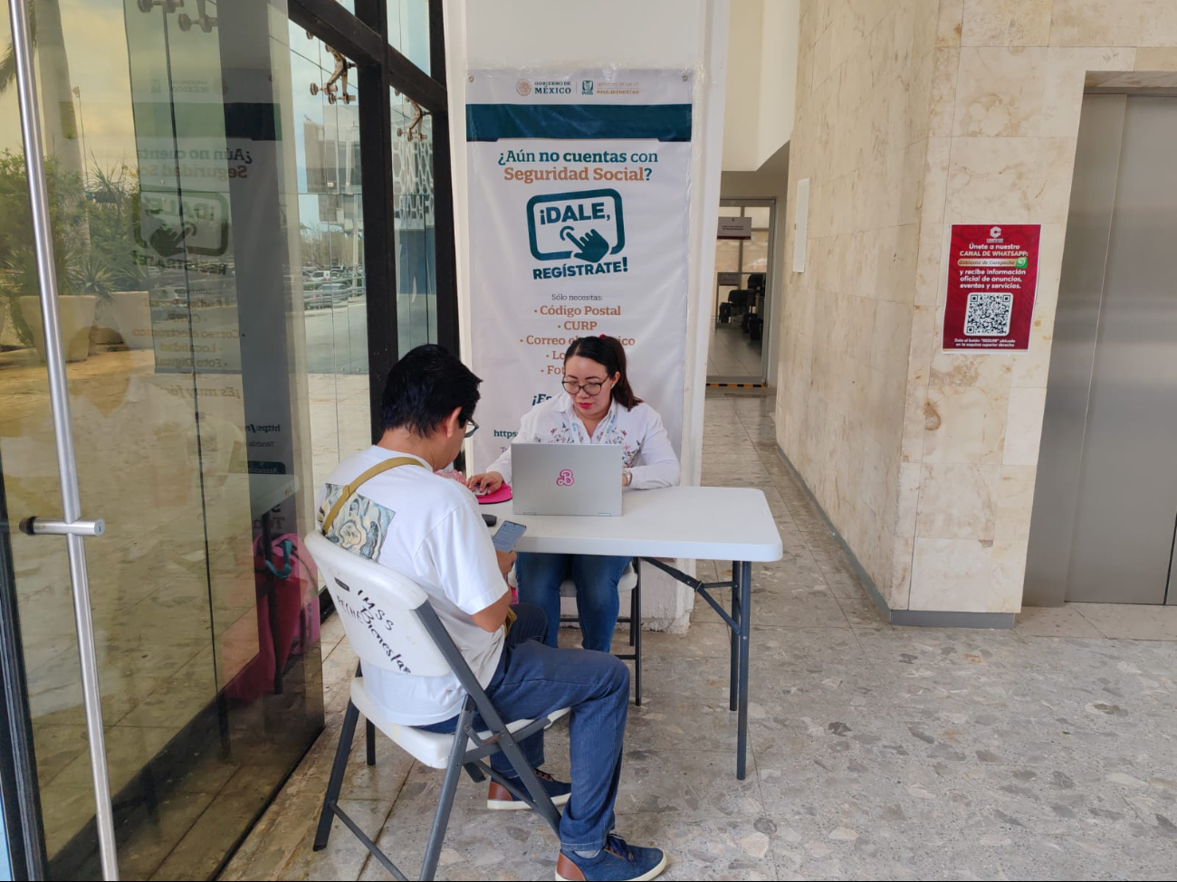 Las personas pueden registrarse a través del portal o en los 15 módulos fijos y el módulo itinerante que ha visitado 30 localidades. Las personas pueden registrarse a través del portal o en los 15 módulos fijos y el módulo itinerante que ha visitado 30 localidades.