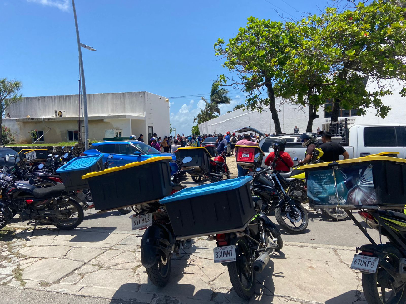 Motociclistas protestan contra la 'Ley Chaleco' en Chetumal;  Diputados ignoran queja