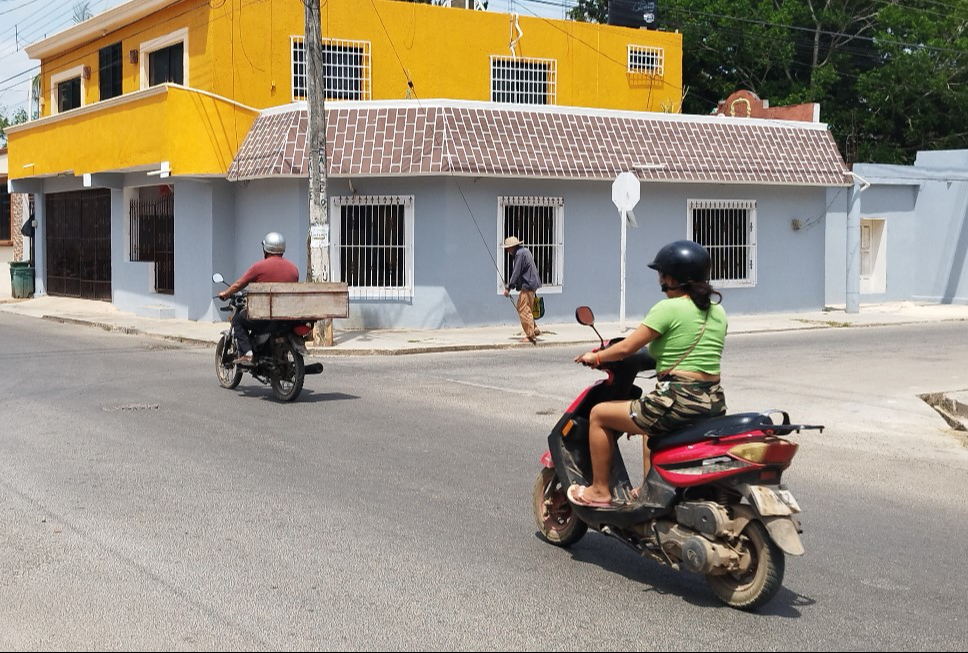 Motociclistas en José María Morelos, Quintana Roo Motociclistas en José María Morelos, Quintana Roo