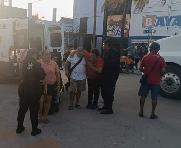 Paramédicos y vecinos de la zona auxiliaron al hombre herido Paramédicos y vecinos de la zona auxiliaron al hombre herido