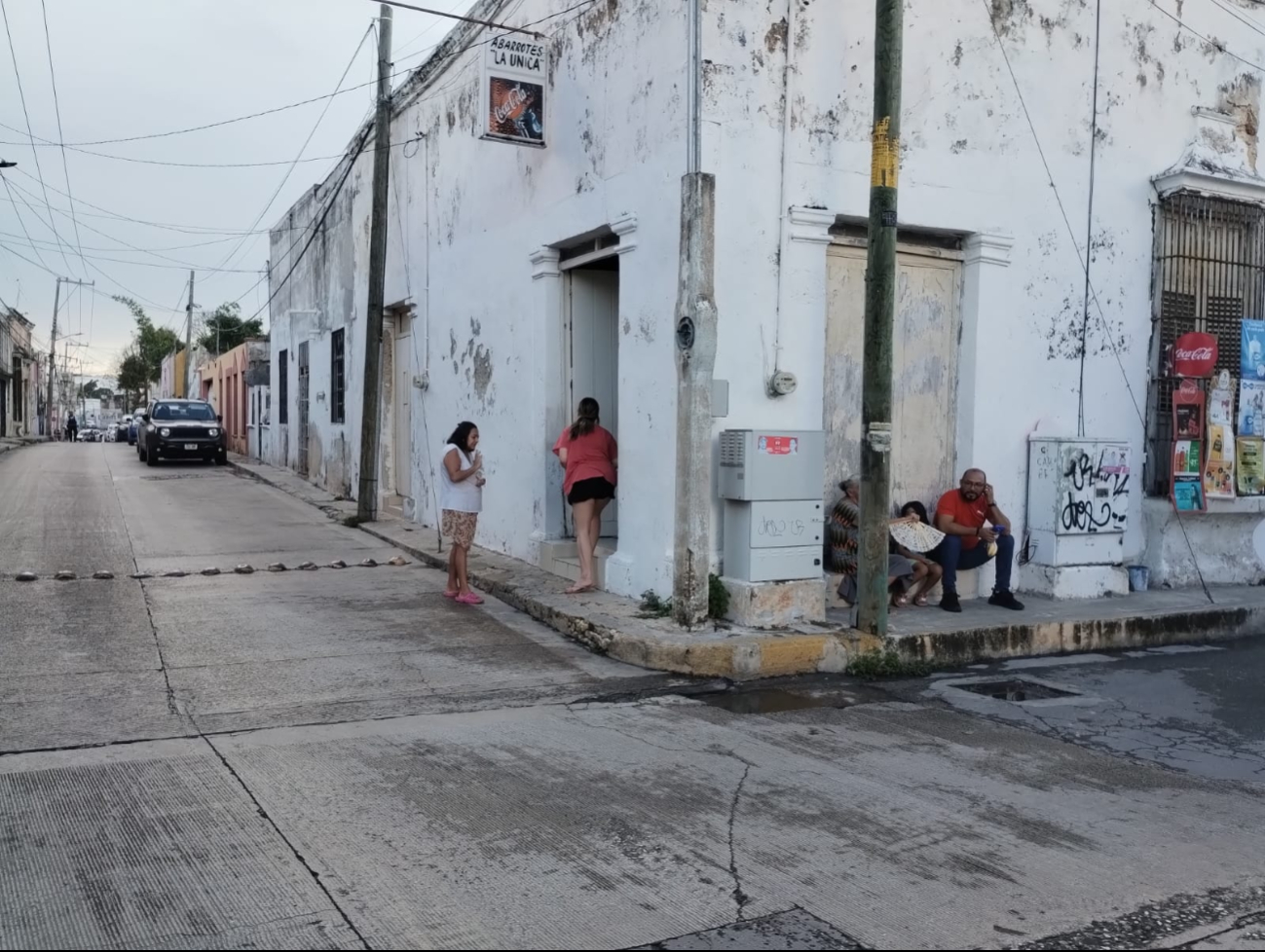 Vecinos permanecen sin servicio en Campeche Vecinos permanecen sin servicio en Campeche