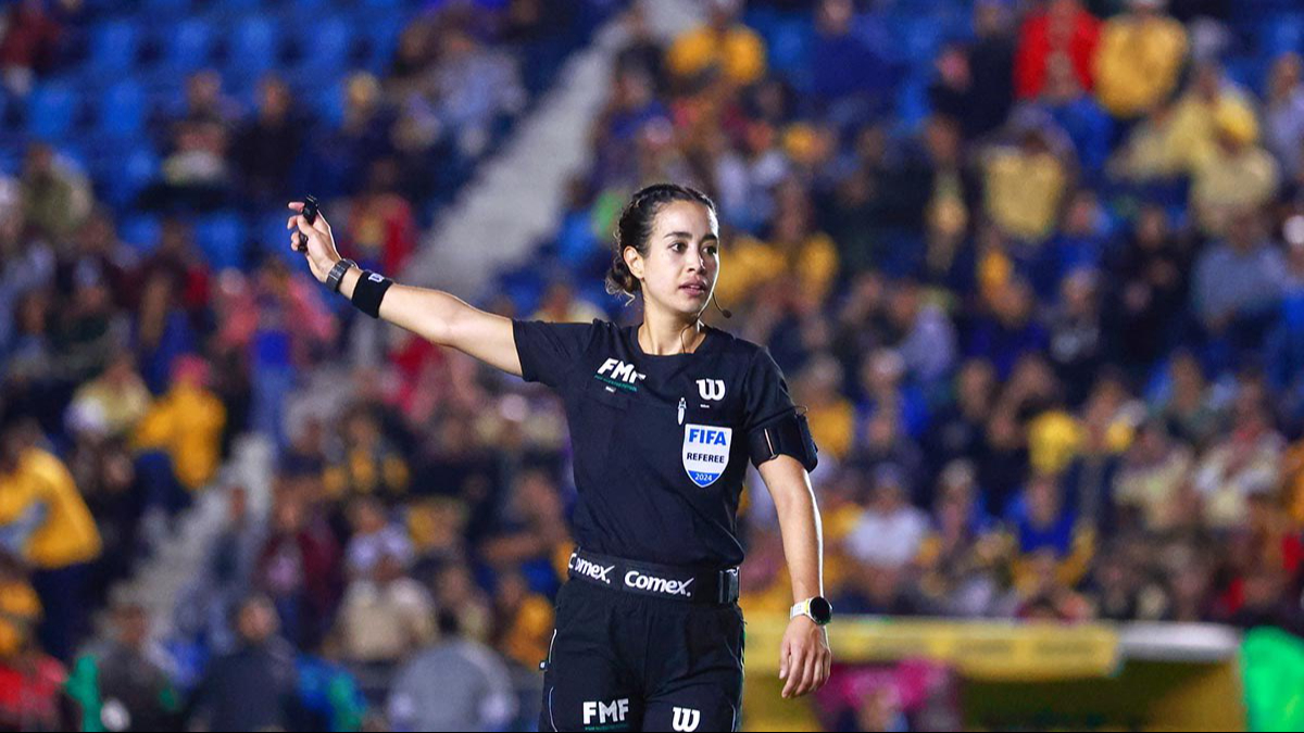 Katia Itzel García en el Estadio "El Volcán" de Nuevo León Katia Itzel García en el Estadio "El Volcán" de Nuevo León