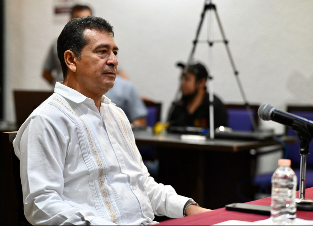 Víctor Améndola Avilés acusó a Sabido Góngora de desempeño irregular y autoaprobarse una jugosa liquidación.