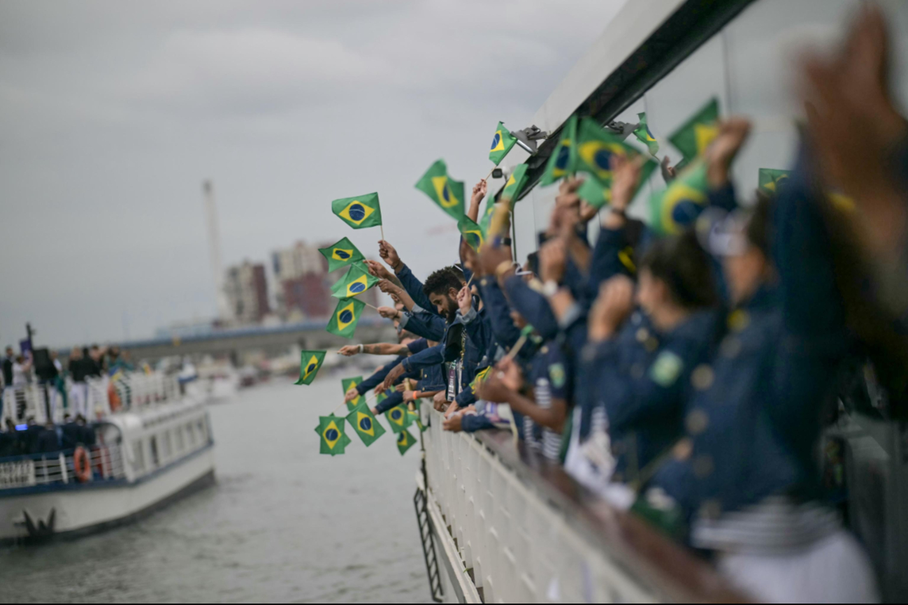 La samba llegó al río Sena, pero también el glamour de los deportistas brasileños. La samba llegó al río Sena, pero también el glamour de los deportistas brasileños.