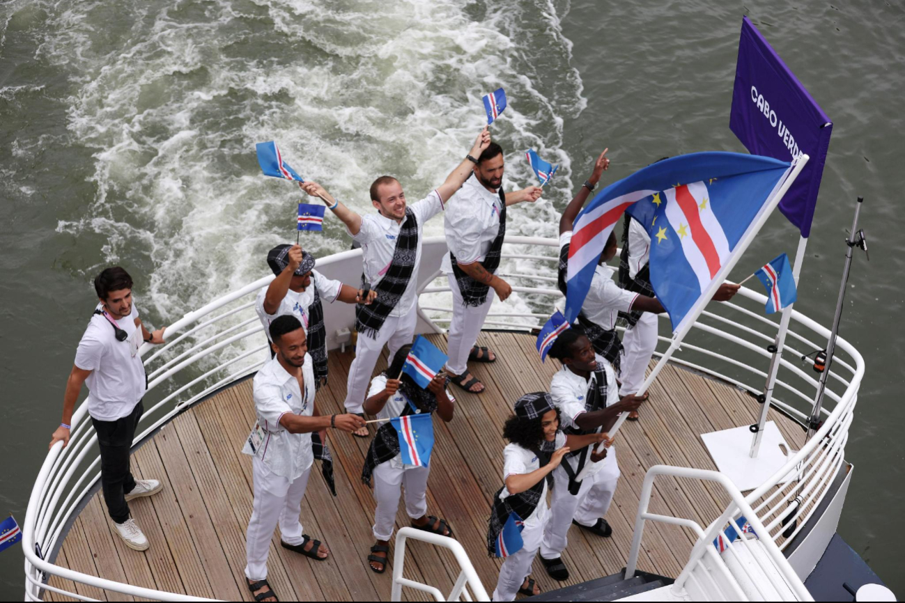Cabo Verde se hizo presente en el Río Sena Cabo Verde se hizo presente en el Río Sena