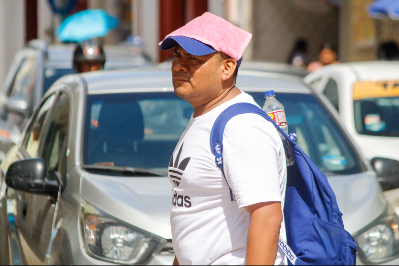 La Secretaría de Salud sugirió mantenerse hidratados, no salir en horas pico del Sol y no exponerse innecesariamente La Secretaría de Salud sugirió mantenerse hidratados, no salir en horas pico del Sol y no exponerse innecesariamente
