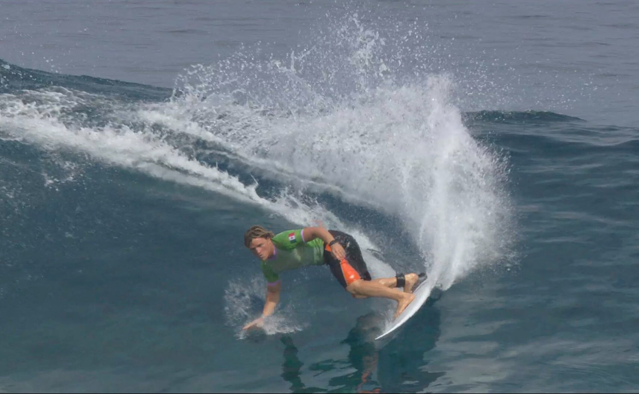 Cleland quedó en segundo lugar en la primera eliminatoria del grupo 6, mientras que John John Florence avanzó directamente a la tercera ronda. Cleland quedó en segundo lugar en la primera eliminatoria del grupo 6, mientras que John John Florence avanzó directamente a la tercera ronda.