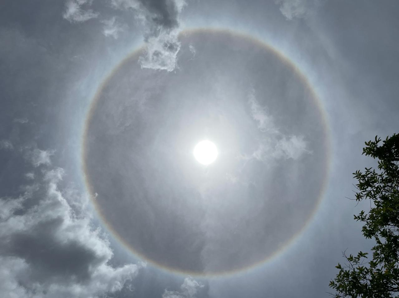 El fenómeno comenzó a las 11:25 y fue visible hasta las 13:15 horas. El fenómeno comenzó a las 11:25 y fue visible hasta las 13:15 horas.