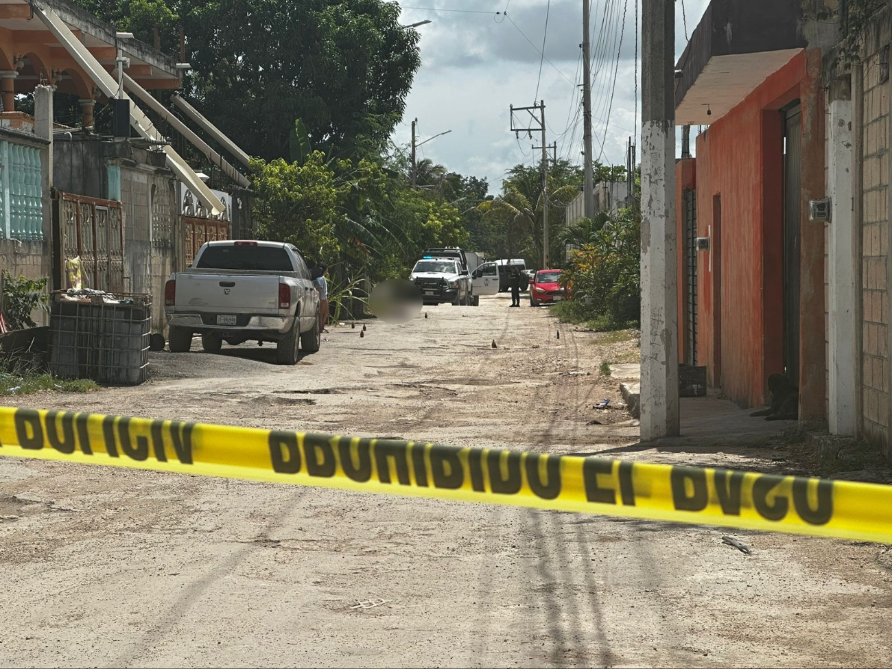 El hombre quedó tendido sobre la calle en la colonia irregular El Milagro El hombre quedó tendido sobre la calle en la colonia irregular El Milagro