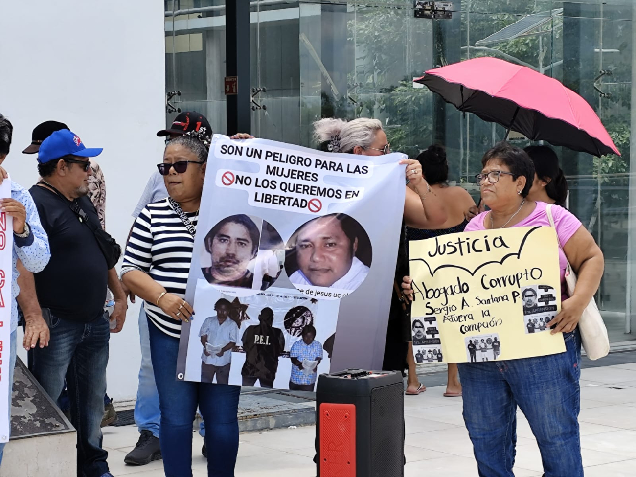 Familias de Mérida exigen justicia para evitar el despojo de 17 casas por fraude