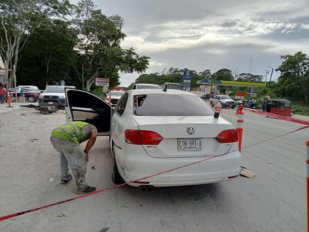 Un motociclista perdió la vida instantáneamente tras chocar con un automóvil en la carretera Escárcega-Chetumal. Un motociclista perdió la vida instantáneamente tras chocar con un automóvil en la carretera Escárcega-Chetumal.