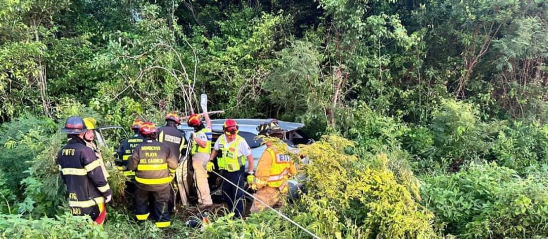 Se informó que el accidente fue ocasionado por un conductor que viajaba a exceso de velocidad Se informó que el accidente fue ocasionado por un conductor que viajaba a exceso de velocidad