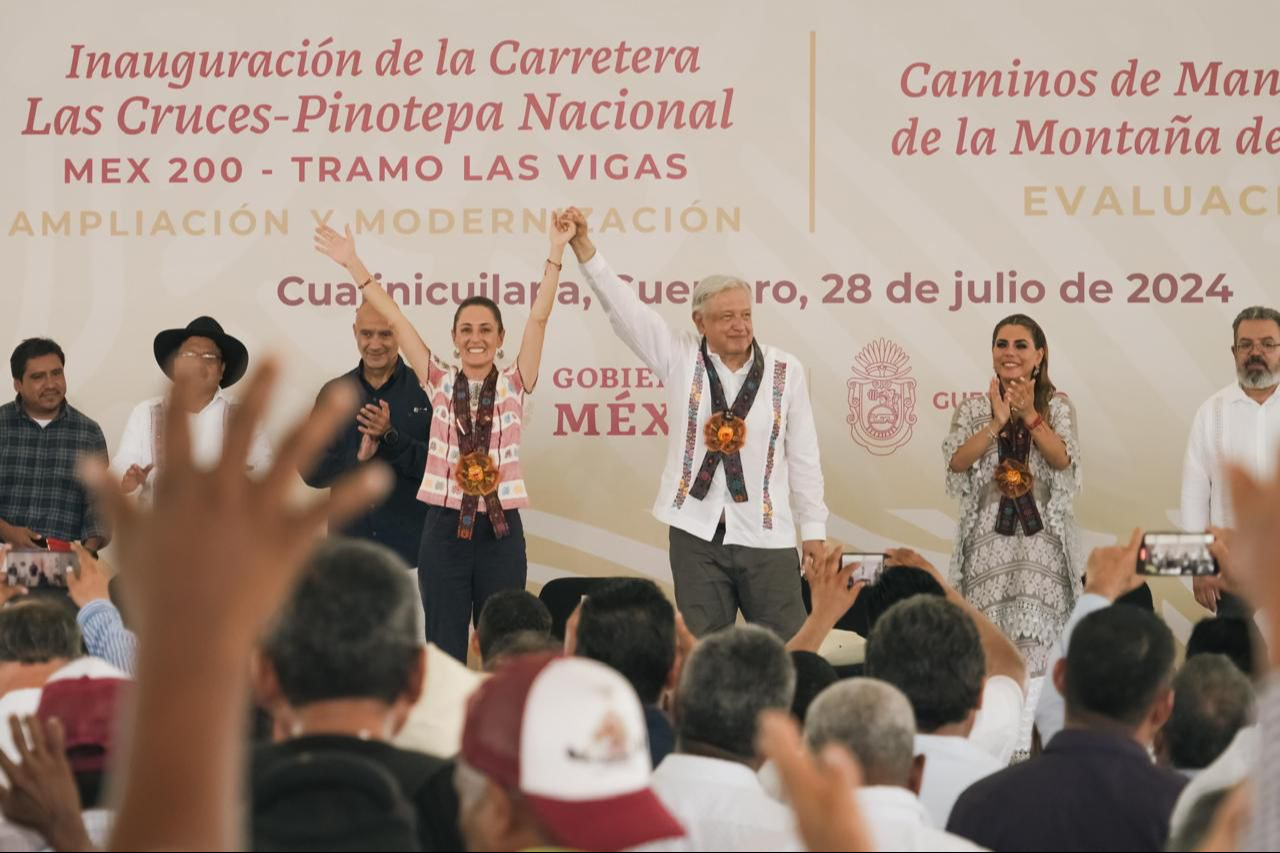 Andrés Manuel López Obrador reconoce a Claudia Sheinbaum Andrés Manuel López Obrador reconoce a Claudia Sheinbaum