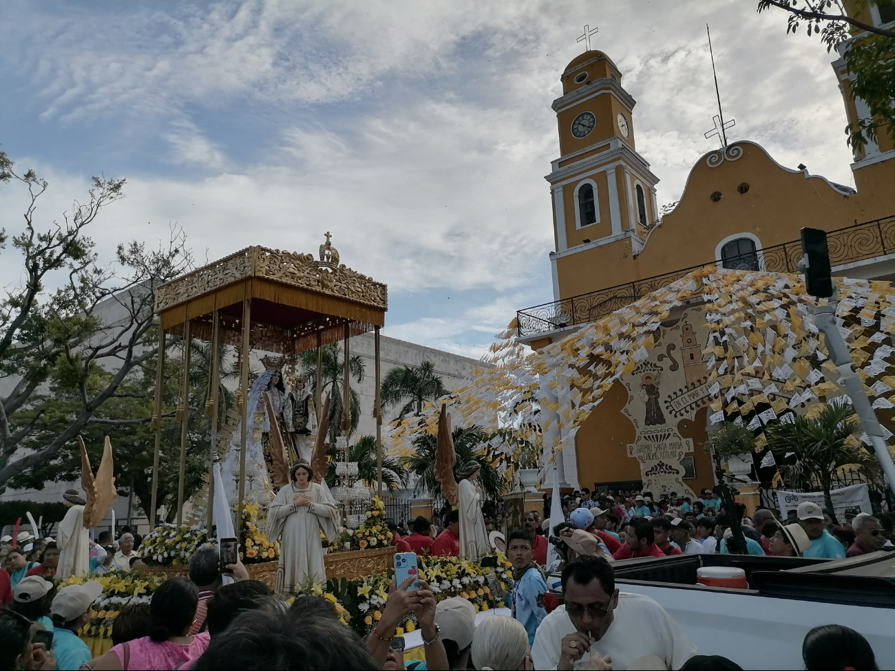 Miles de personas de diversas regiones del sur del país, acompañaron a la Virgen del Carmen