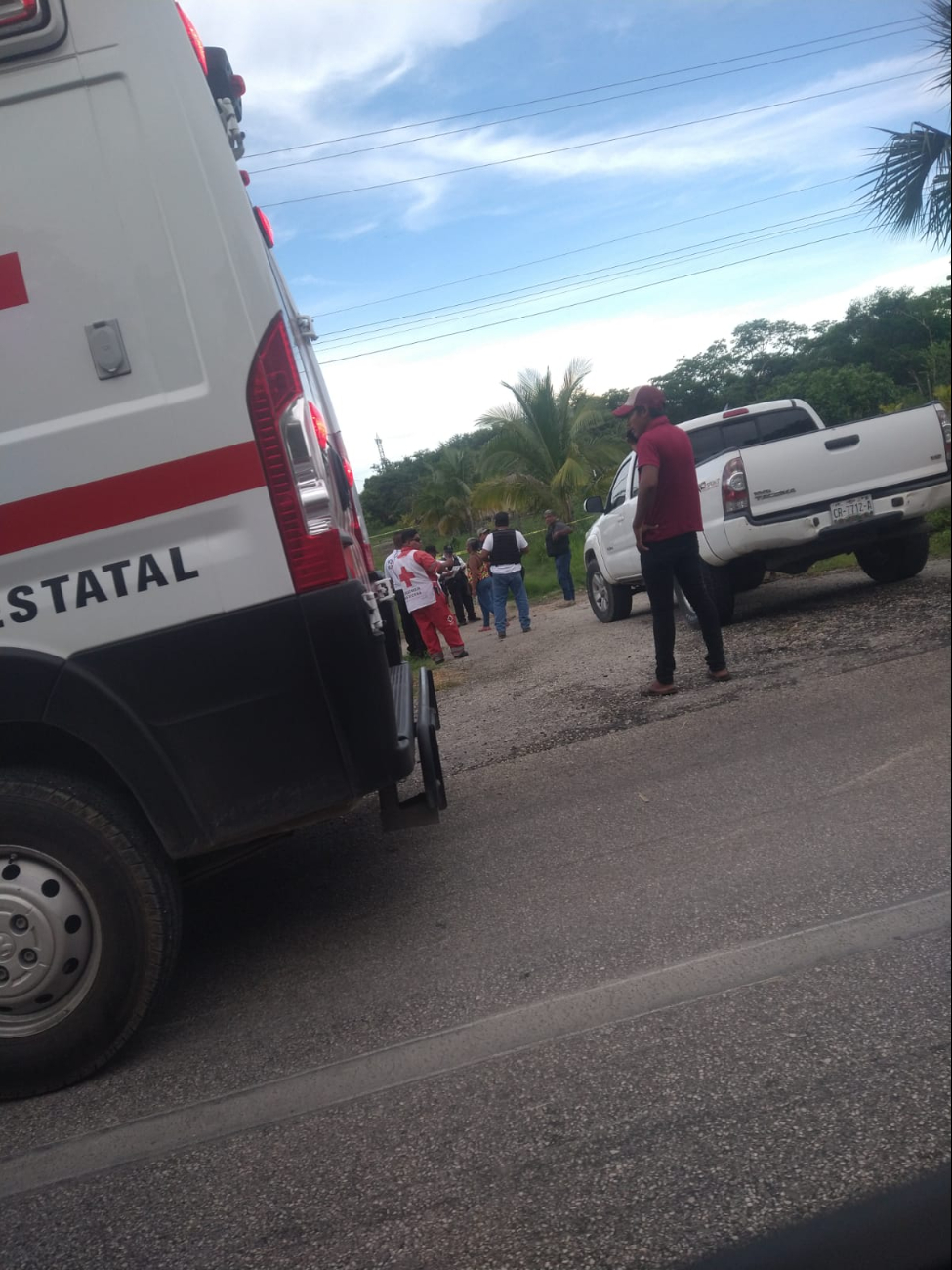Paramédicos y agentes de seguridad arribaron a la escena del crimen Paramédicos y agentes de seguridad arribaron a la escena del crimen