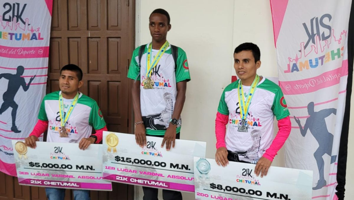 Eliud Kipkorir Kosgey, atleta keniano, gana tercera edición del Medio Maratón en Chetumal
