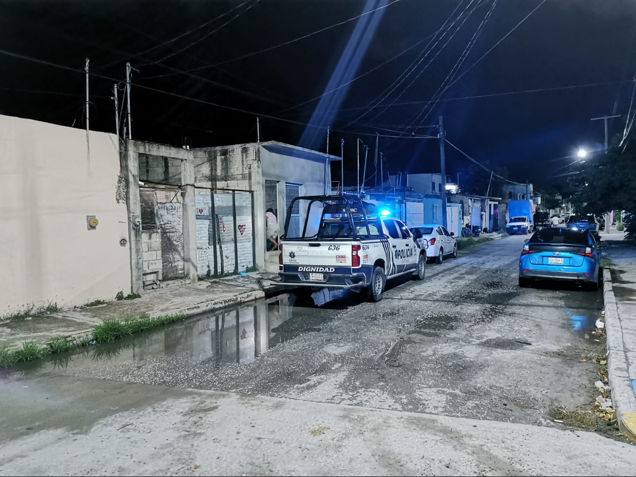 De acuerdo con vecinos en ese domicilio hay muchos conflictos por la ingesta de alcohol De acuerdo con vecinos en ese domicilio hay muchos conflictos por la ingesta de alcohol