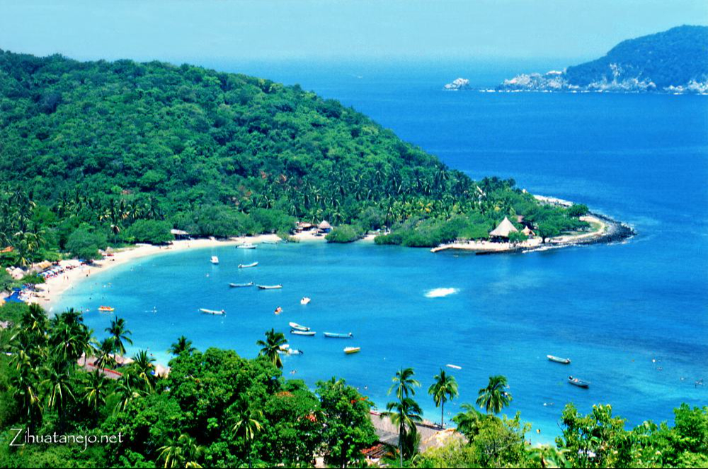Zihuatanejo ofrece impresionantes puestas de sol. Zihuatanejo ofrece impresionantes puestas de sol.