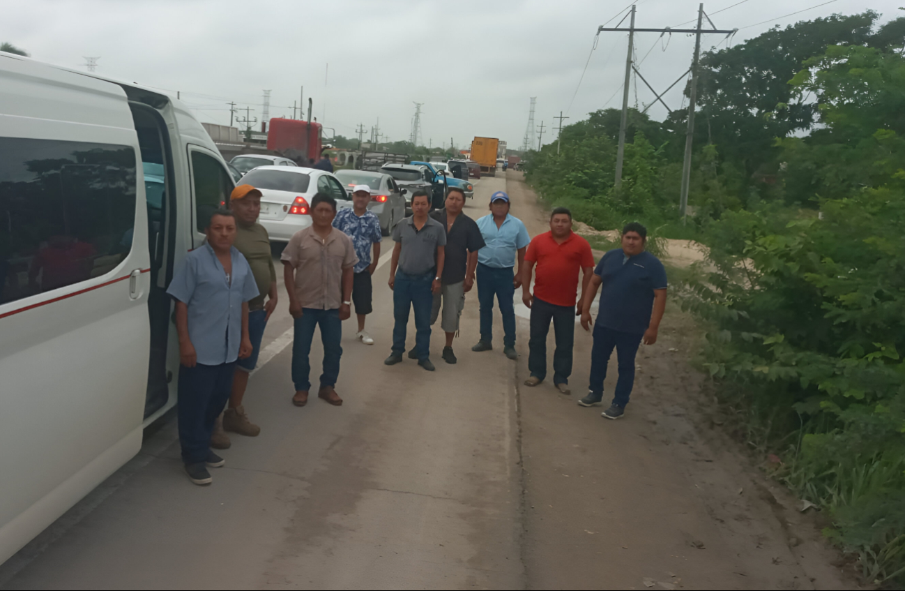 Indígenas de  la zona maya de Quintana Roo exigen la construcción de una carretera, promesa de hace una década 