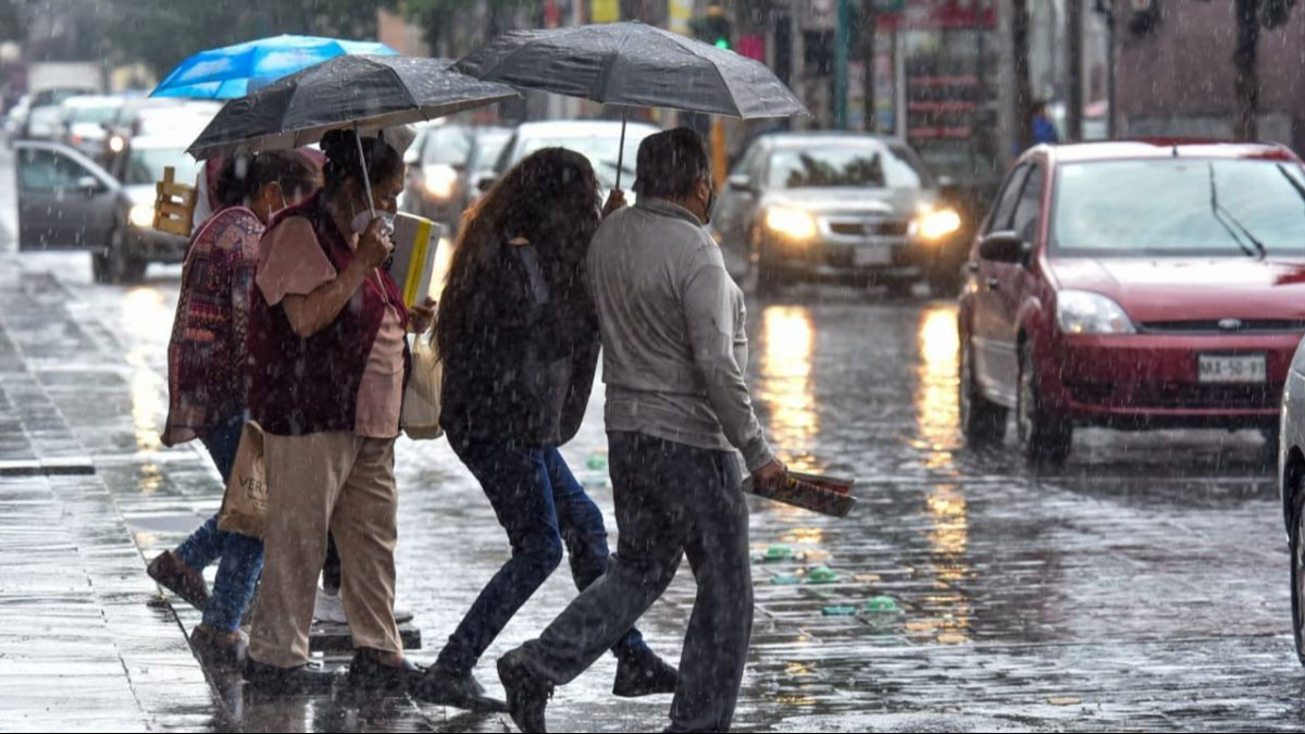 CDMX emite alerta en siete alcaldías por lluvias; sistemas de transporte reportan avance lento