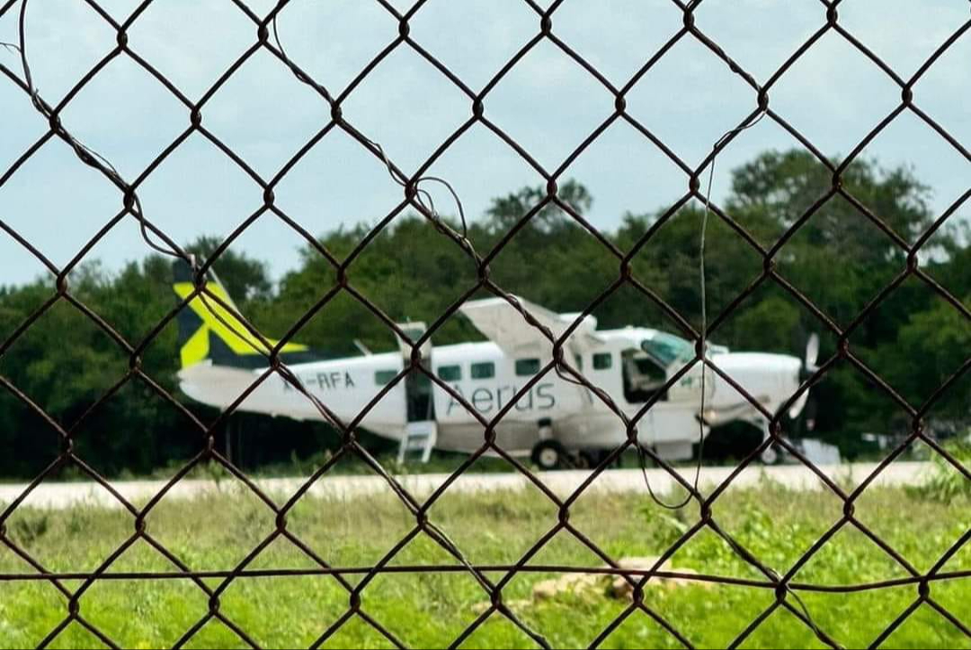 El neumático del tren de aterrizaje habría estallado El neumático del tren de aterrizaje habría estallado