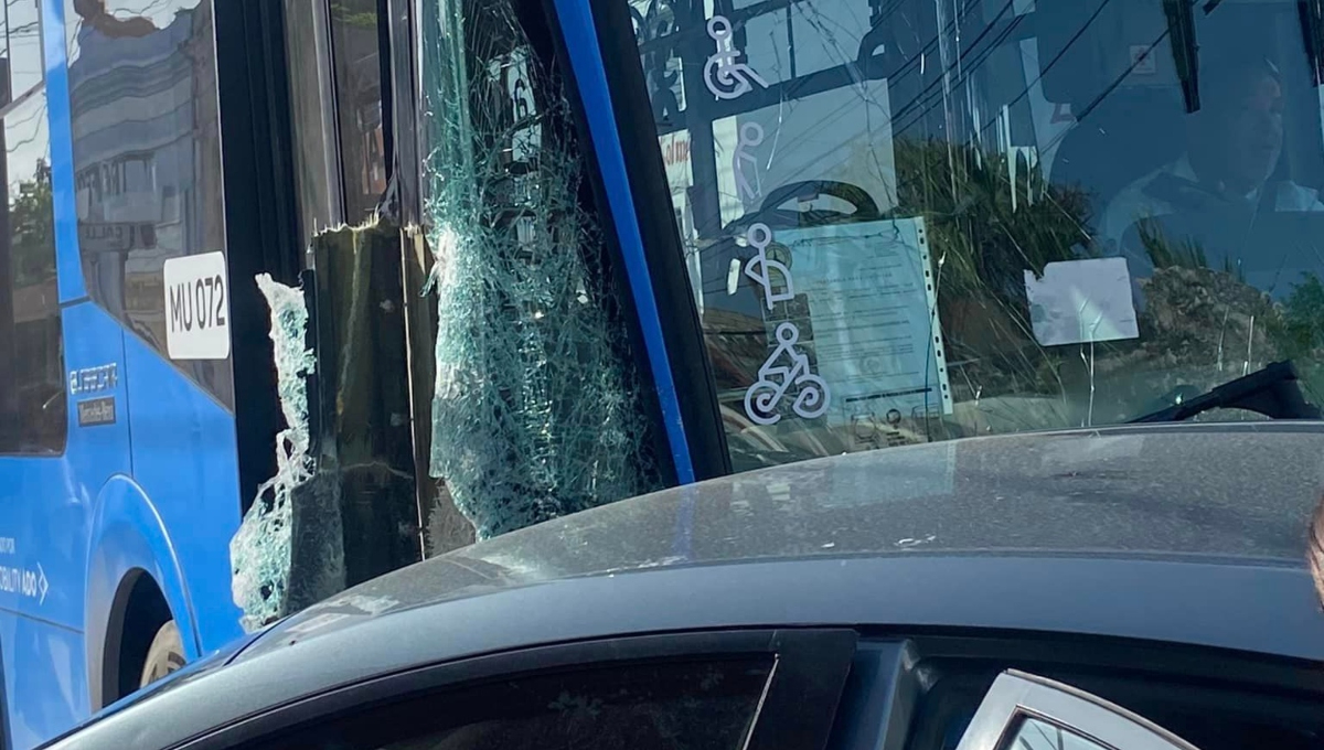 El Va y Ven impactó a varios autos debido a que presuntamente se quedó sin frenos