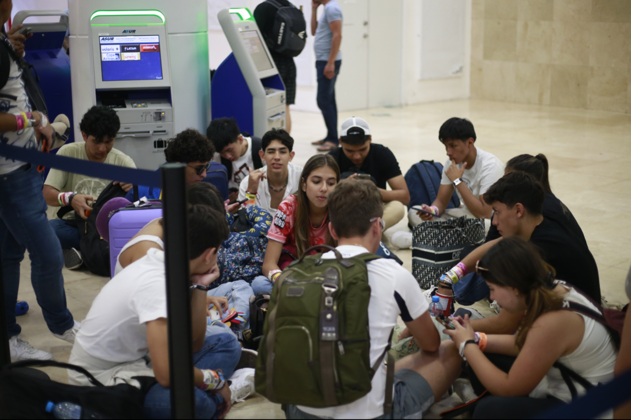 Huracán Beryl ‘arruina’ el viaje de graduación de estudiantes de Bolivia en Cancún 