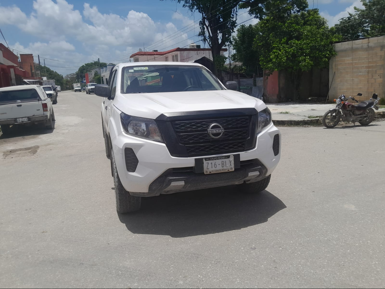 La camioneta no respetó el alto y colisionó con la motocicleta, lanzándola a más de 5 metros. La camioneta no respetó el alto y colisionó con la motocicleta, lanzándola a más de 5 metros.