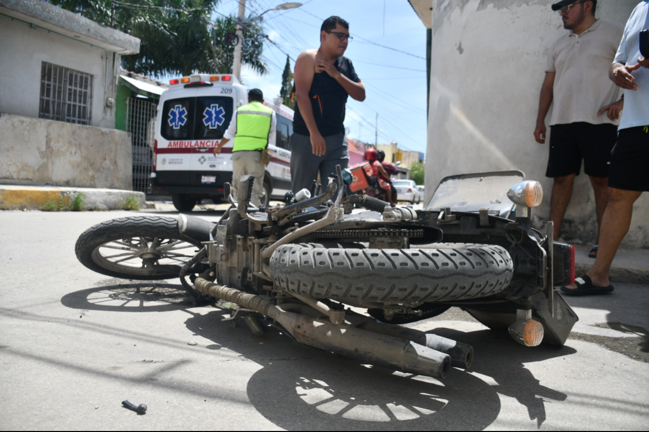 Campeche: Motociclista es herido tras no respetar el alto y ser impactado por camioneta   