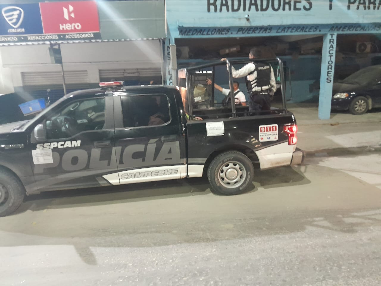 Policías detuvieron a ambos sujetos en Palizada Policías detuvieron a ambos sujetos en Palizada