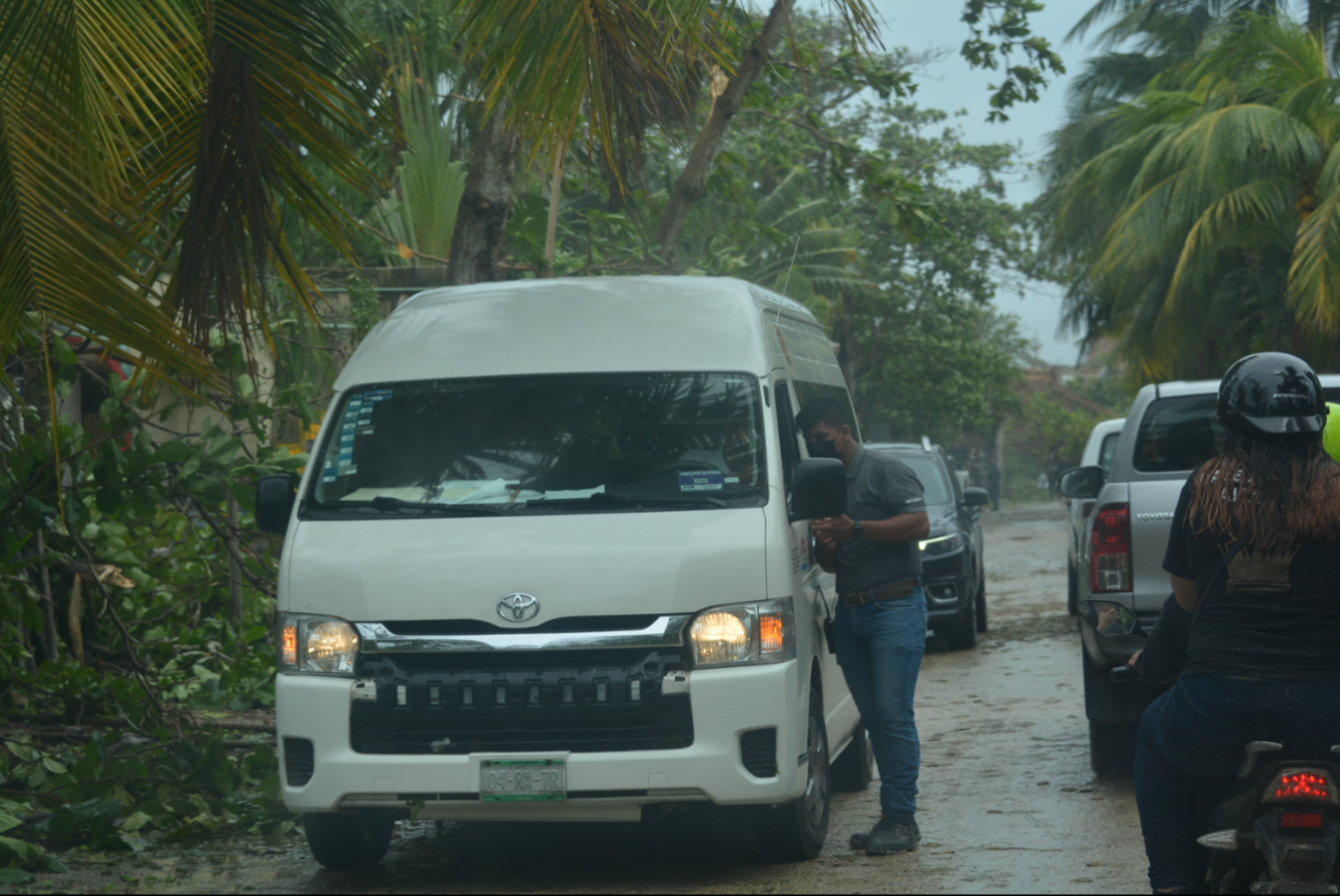 Gobierno de Quintana Roo inicia evacuación en tres municipios por el Huracán Beryl