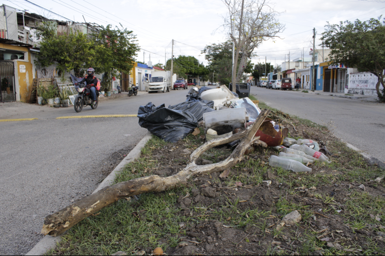 Avenidas y esquinas de Mérida aun tiene basura acumulada Avenidas y esquinas de Mérida aun tiene basura acumulada