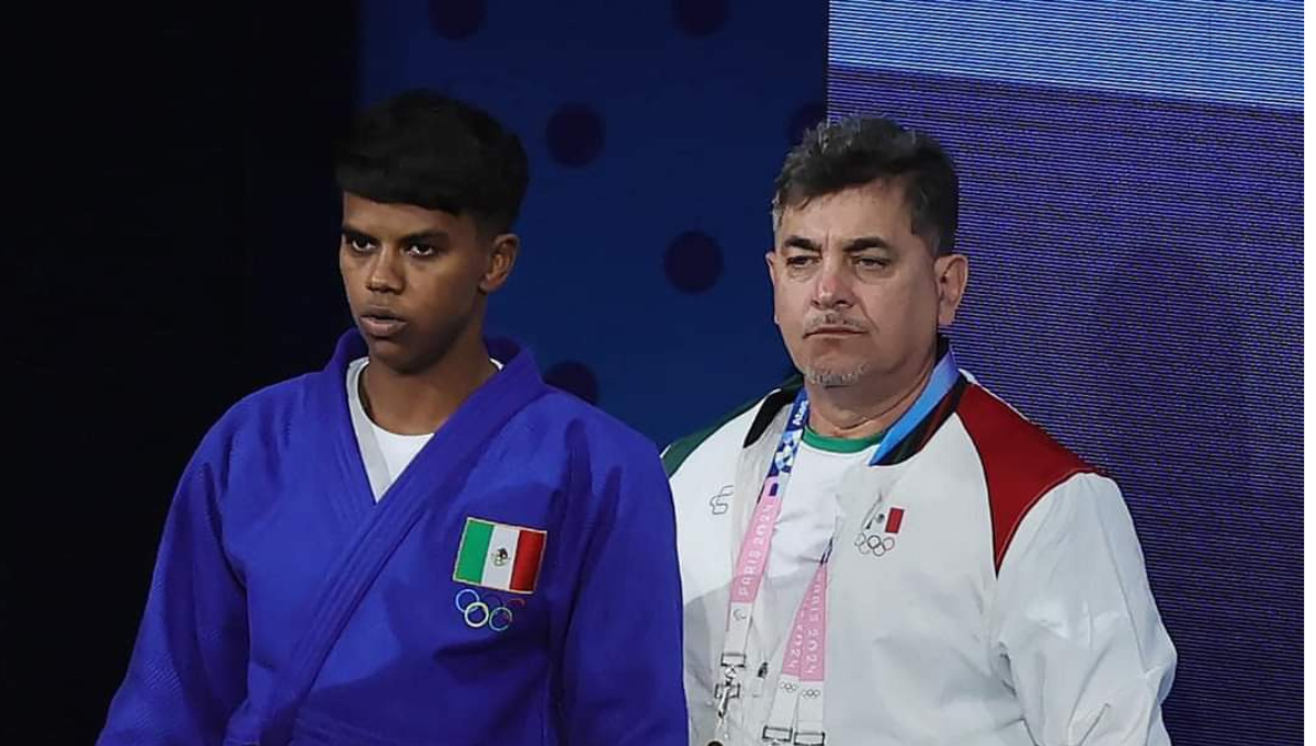 Él es el entrenador detrás de la medalla de plata de Prisca Awiti  en París 2024: ¡Es campechano!