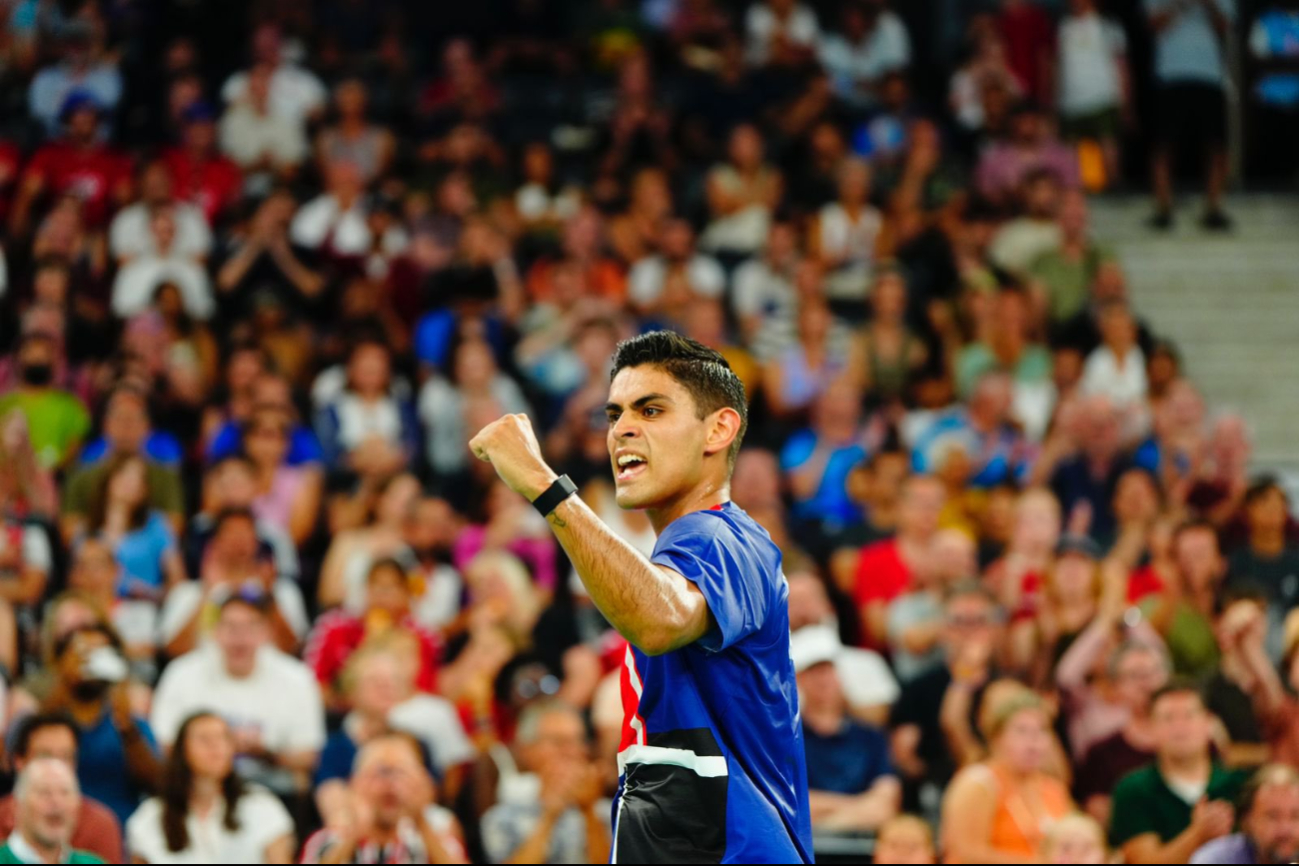 ¡Guerrero de la cancha y vida! Ramón Garrido gana por primera vez para México un set  en bádminton olímpico
